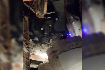 В Кривом Роге в результате разрушения здания под завалом оказались два человека
