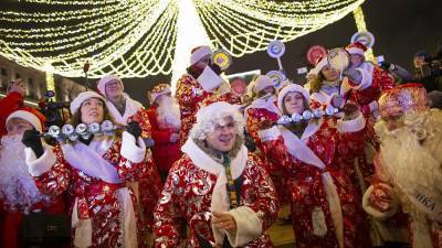 Сохранить праздник для детей: в России идут новогодние елки