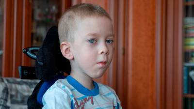 Нужна помощь: Олегу Крохалеву требуется кресло-коляска с электроприводом