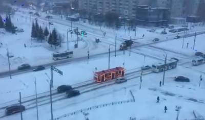 В Тобольске курсирует праздничный новогодний автобус