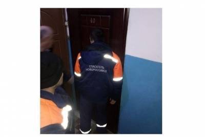 Спасателям Новороссийска пришлось вскрыть дверной замок в доме спящей пенсионерки