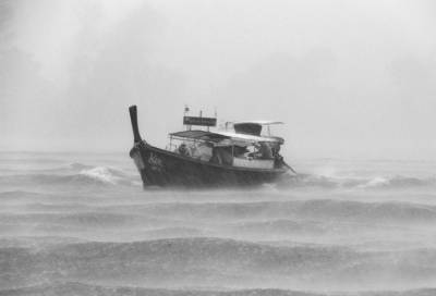 В Баренцевом море затонуло рыболовецкое судно с моряками