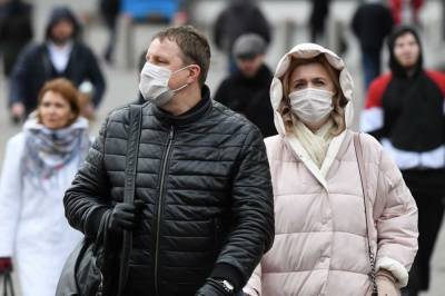 В Киеве почти 900 человек заразились COVID-19