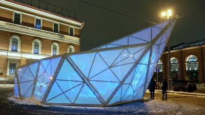 В Петербурге появилась инсталляция в честь 200-летия открытия Антарктиды.