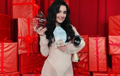 Певица Анна Тринчер получила награду "Лучшая песня года"