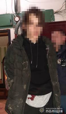 В Запорожье подросток ударил ножом полицейского