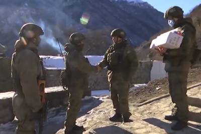 Российским миротворцам в Карабахе передали новогодние подарки
