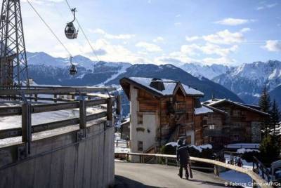 На швейцарском курорте сотни британцев тайно сбежали с карантина