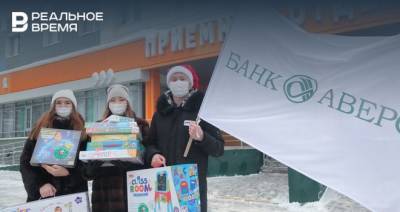 Банк «Аверс» поздравил маленьких пациентов ДРКБ с наступающим Новым годом