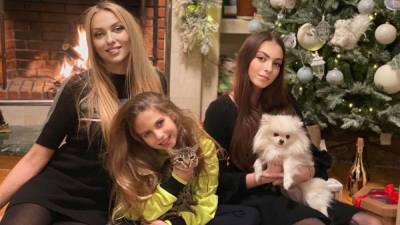 Оля Полякова рассказала, что ее дочери должны заслужить подарок