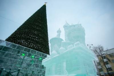 В Екатеринбурге открылся ледовый городок. Без церемоний и веселья