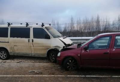 В Тверской области водитель минивэна выехал на встречную полосу и спровоцировал ДТП с пострадавшим