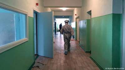 Почему на фоне пандемии из Украины уезжают врачи