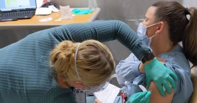 Вакцина от коронавируса будет бесплатной для украинцев, официально находящихся в Польше