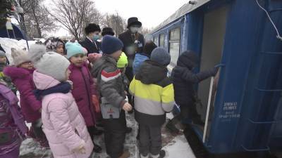 «Новогодний экспресс» Детской железной дороги в Минске курсирует по праздничному маршруту