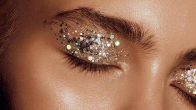 Трендовый новогодний макияж с блеском: эффектные идеи и советы для создания