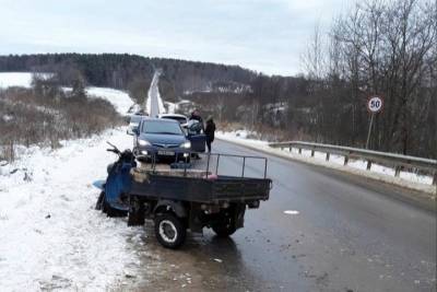 В Тульской области мотороллер перевернулся вместе с водителем