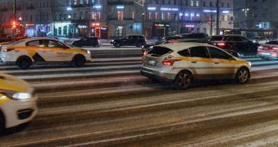 Москвичей предупредили о гололедице и ветре