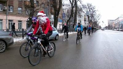 В Воронеже в восьмой раз прошёл велопарад Дедов Морозов