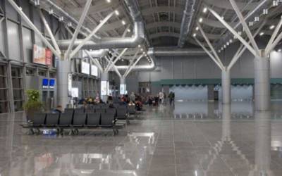 ЧП в аэропорту Одессы: самолеты с пассажирами не долетели до места назначения, кадры
