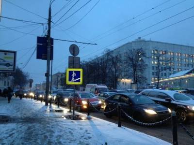 Автомобилистов Москвы просят отложить поездки из-за серьезных пробок