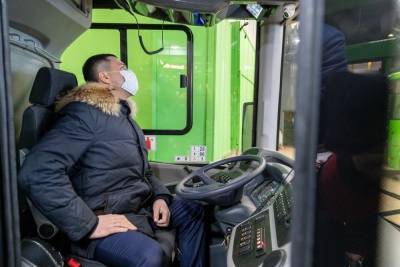 Псковский губернатор попробовал себя на месте водителя автобуса