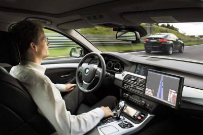 Автомобильный эксперт заявил, что автопилот еще не скоро заменит водителей в России