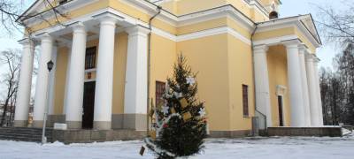 "Елка желаний" появилась у собора Александра Невского в Петрозаводске