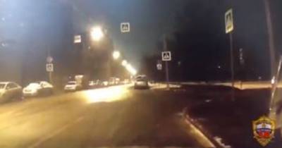 Погоня московской полиции за вооруженным мужчиной на Mercedes попала на видео