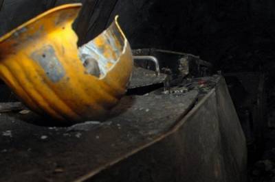 В Луганской области в результате обвала шахты "Золотое" погиб горняк