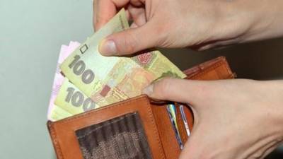 Средняя зарплата в Украине упала почти на 200 грн в месяц, - Госстат
