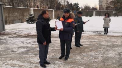 Петербургские пожарные получили награды от депутата Вострецова