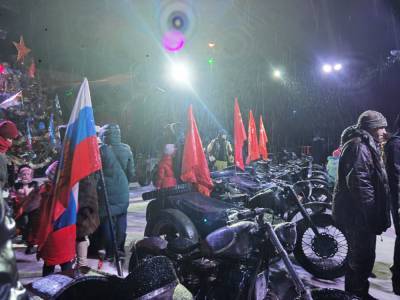 Байкеры Путина издеваются над жителями Луганска новогодним трэш-шоу – фото