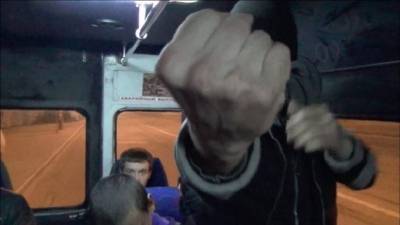 «Выйдем поговорим!»: в Тюмени пассажир вызвал водителя автобуса на «разборки» после извинений