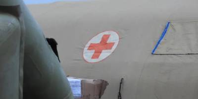 Военные медики приняли первых пациентов в мобильном госпитале в Ялте
