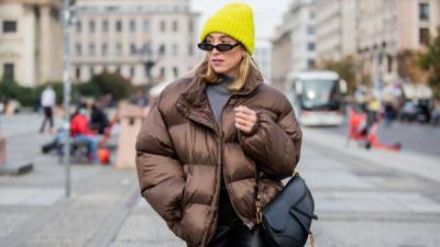 6 зимних аксессуаров, которые сделают ваши прогулки теплее: стильная подборка
