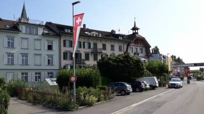 Британцы проигнорировали карантин и сбежали из гостиницы в Швейцарии