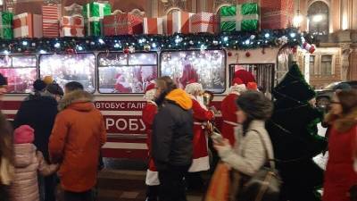 Музыкальный "Дедморобус" стал курсировать в Санкт-Петербурге