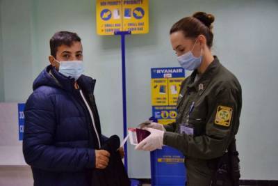 Доездился в Крым: россиянину запретили въезд в Украину на 3 года