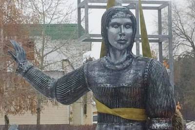 Жириновский заявил, что мог бы полюбить девушку с внешностью скульптуры Аленки