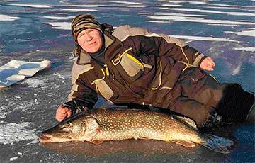 Минчане поймали на Минском море щуку весом 13,5 килограмма