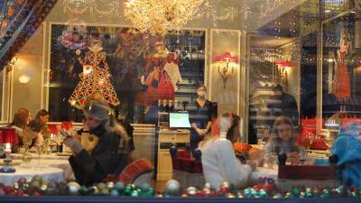Власти Москвы рассказали о работе кафе и ресторанов в Новый год