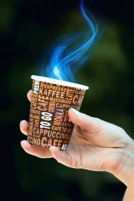 Медики предупредили об опасности кофе в бумажных стаканчиках