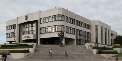 В Словакии инфицированным коронавирусом чиновникам разрешили работать в офисах