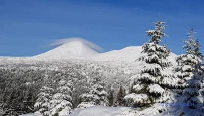 Черногорский хребет украинских Карпат покрыло снегом: живописные фото заснеженных вершин