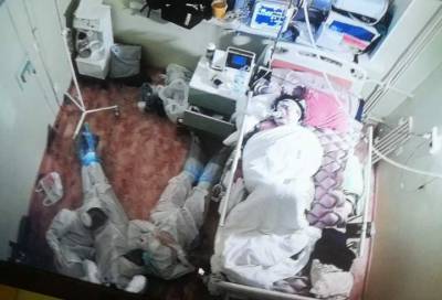 Медики в Сосновом Бору провели всю ночь у постели пациента с COVID-19