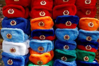 Украинца захотели посадить в тюрьму за шапку-ушанку с советской символикой