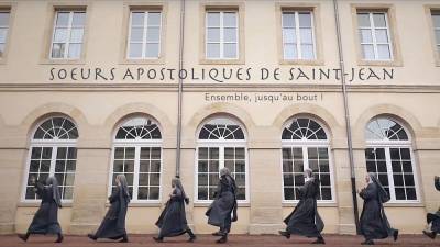 "Вместе до конца": французские монахини поют "Катюшу"
