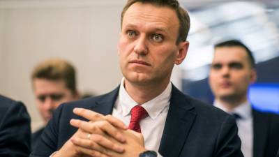 Навальному погрожують ув'язненням в терміново викликають до Москви