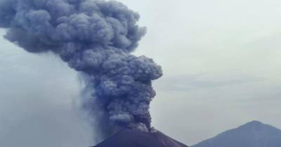 Камчатский вулкан Шивелуч изверг столп пепла высотой в 7 км